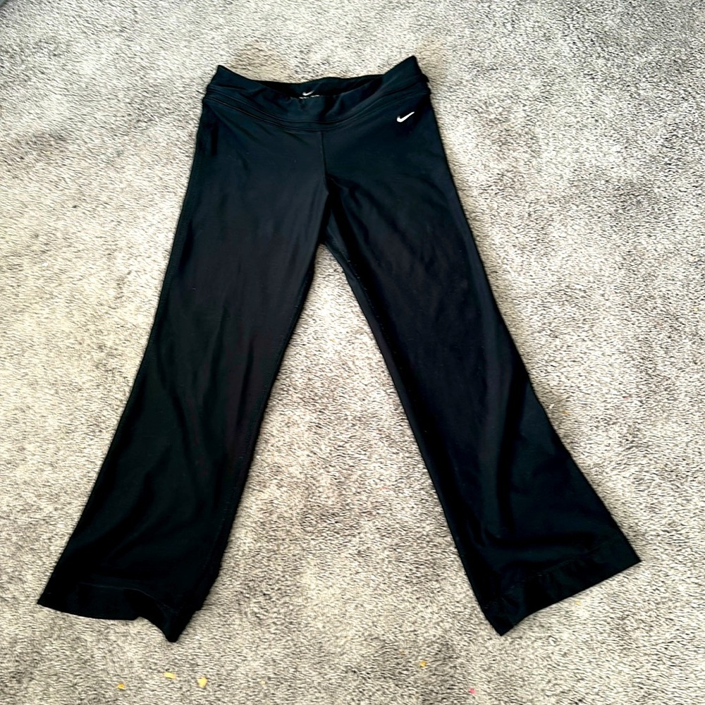 NIKE dry fit flare leggings (SIZE M)